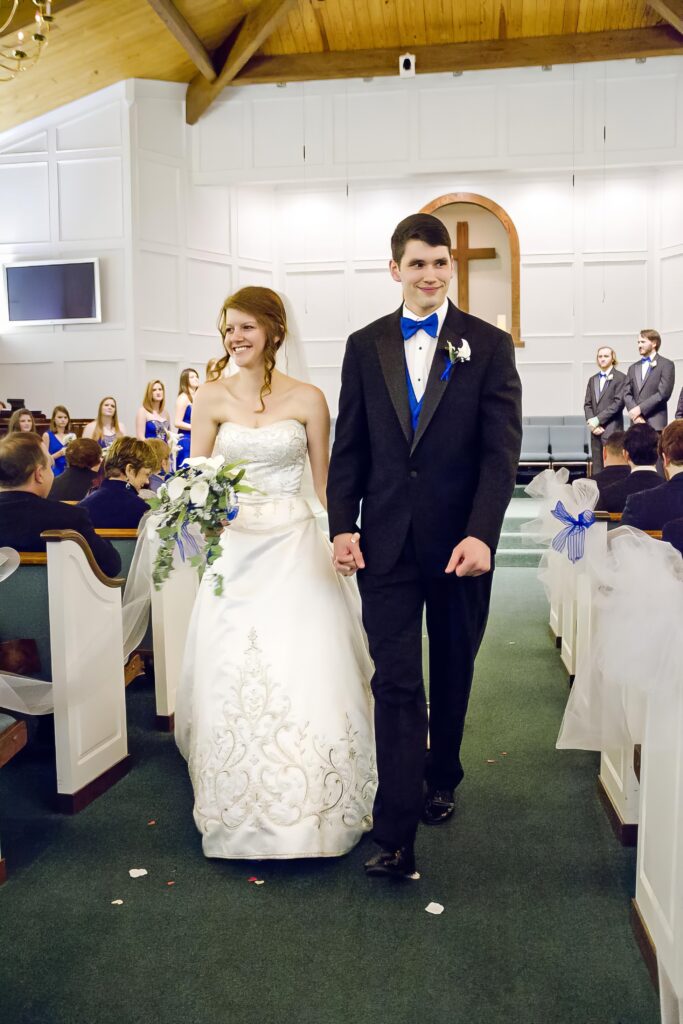 groom and bride just married at Rose Park Baptist in Shreveport, LA